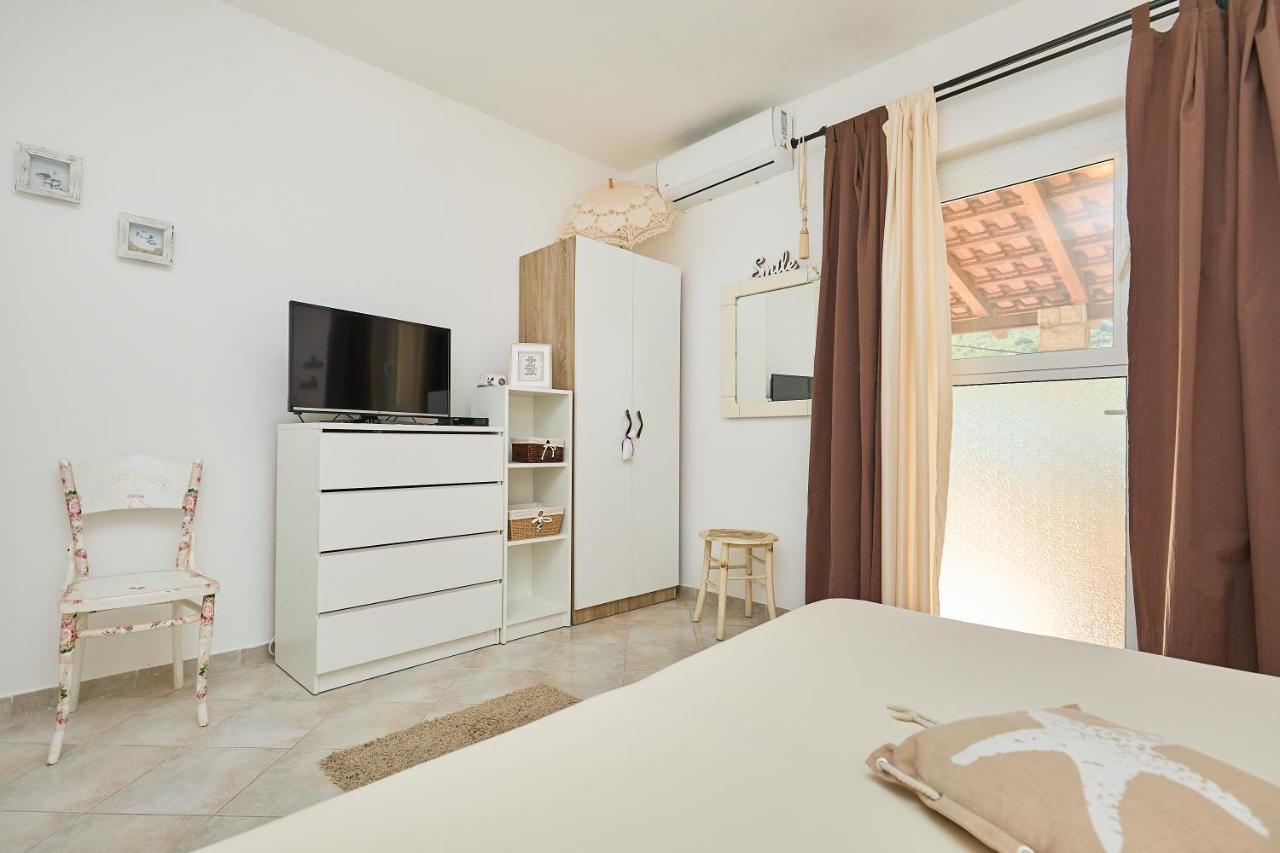 Studio Dolores-Apartment By The Sea Maranovići Εξωτερικό φωτογραφία
